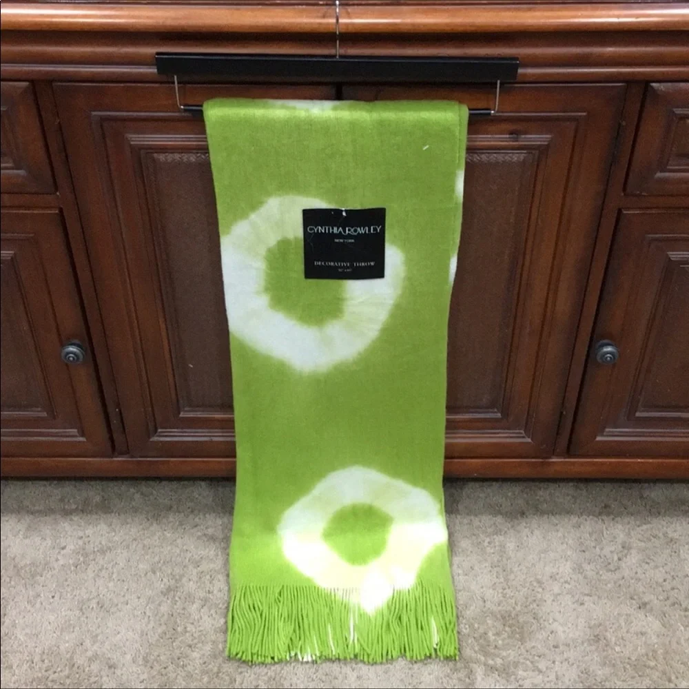 💚CYNTHIA ROWLEY💚 COLLECTION ULTRA RARE HARD TO FIND BEAUTIFUL BLANKET (NWOT) .